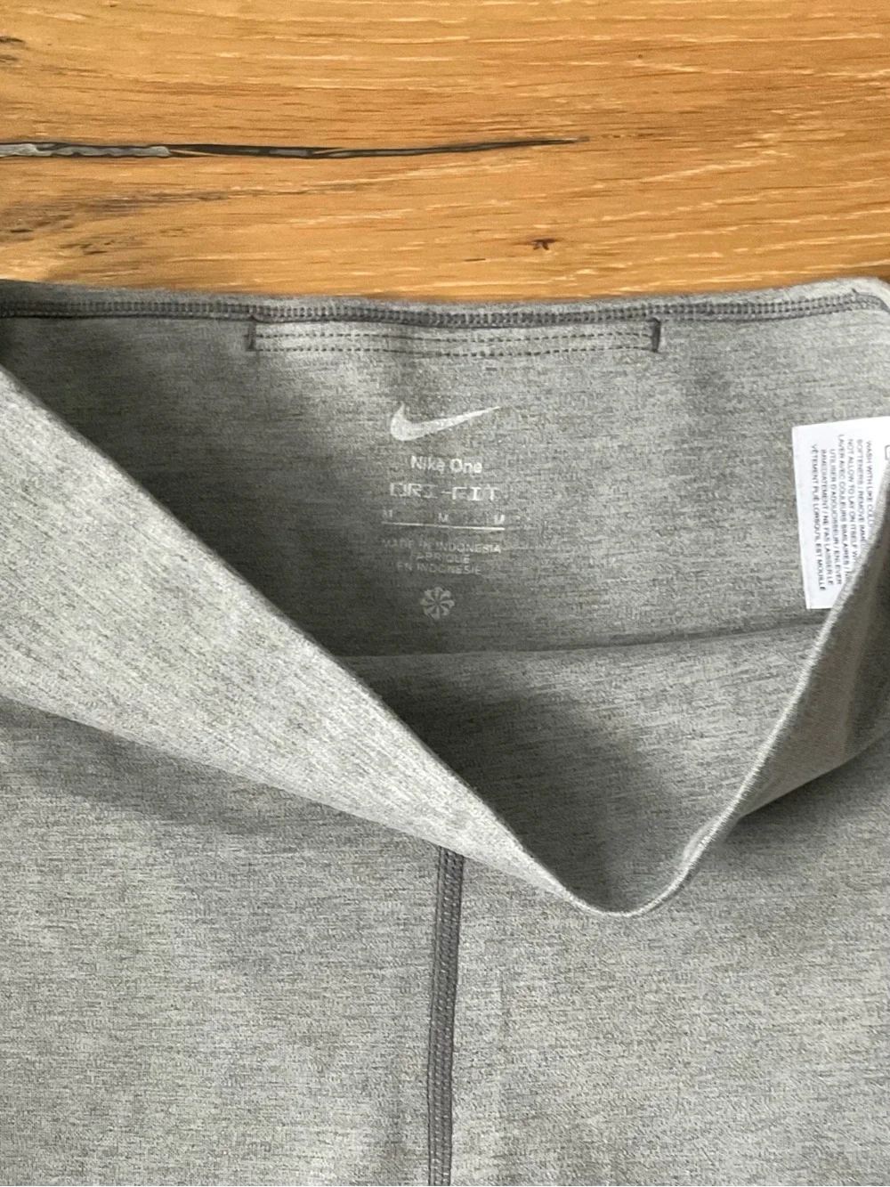 NWOT Nike One Dri-Fit High Waist Leggings Girls Medium (8-10) Light Gray Sporty